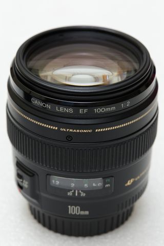 Canon EF 100mm f2 usm