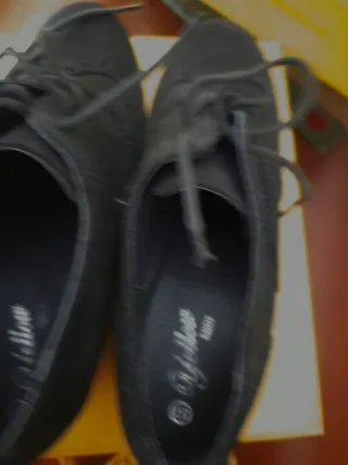 Zapatos grises Yellow Shop con cordones