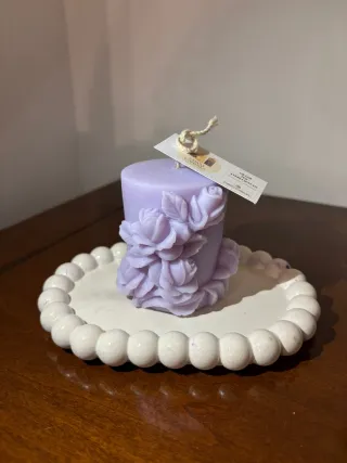 Candela profumata con vassoio decorativo