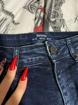 Pantalones vaqueros Bershka oscuros