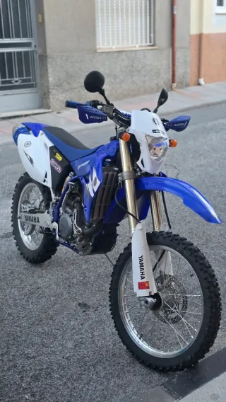 Yamaha WR450F Enduro Moto