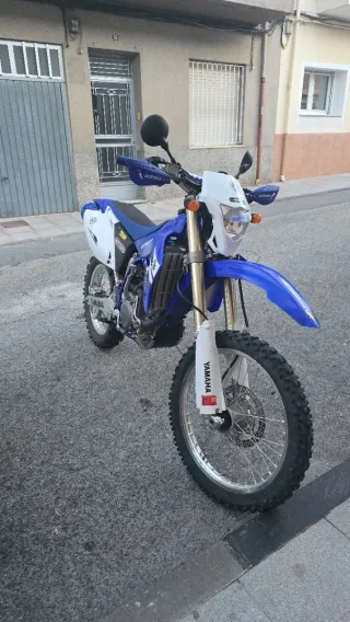Yamaha WR450F Enduro Moto