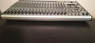 Mesa de mezclas Behringer Eurodesk SL2442FX-PRO