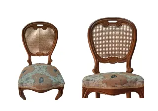 Mesa y sillas de comedor clásicas de madera