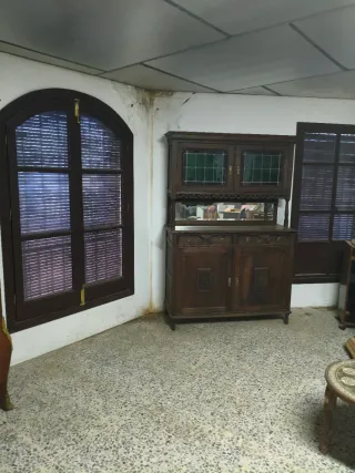 Aparador antiguo roble con vidrieras