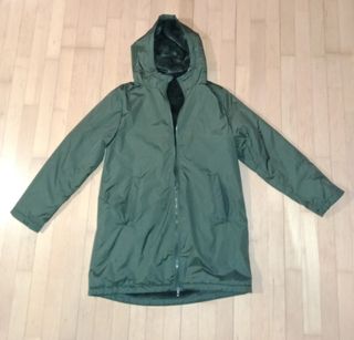 Abrigo impermeable verde