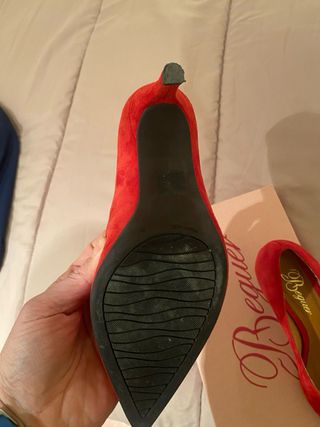 Zapatos de tacón Bequer rojos
