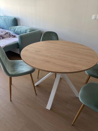 Mesa redonda madera y patas blancas