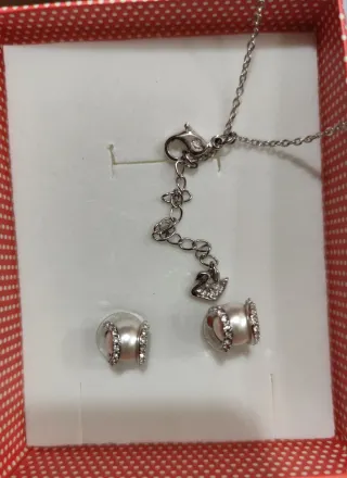 Conjunto Swarovski Collar y Pendientes Perla