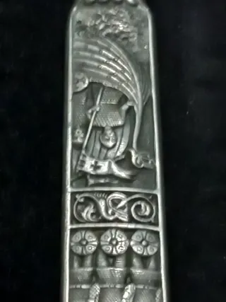 Cubiertos con funda decorada