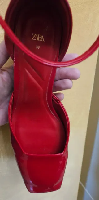 Zapatos Zara charol rojo T.39