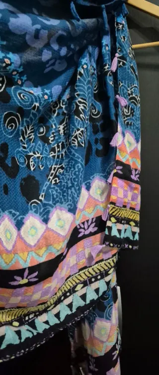 Foulard Desigual étnico con borlas