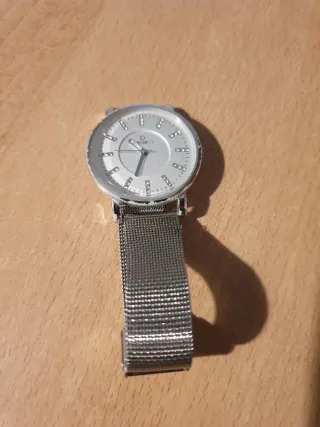 Reloj de pulsera plateado para mujer
