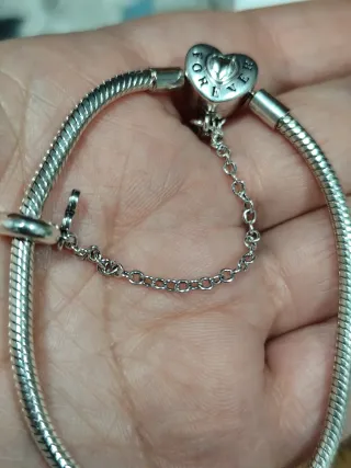 Pulsera de plata con corazón