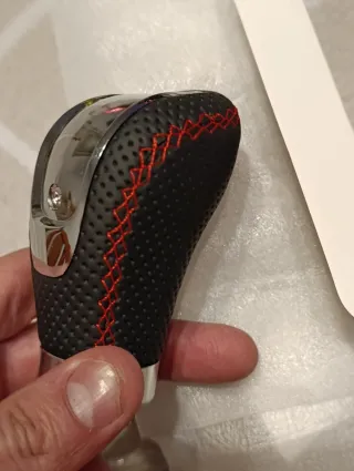 Pomo cambio coche cuero y cromo