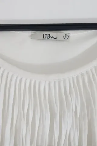 Camiseta tirantes blanca con flecos