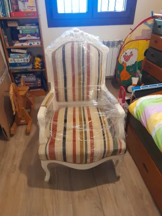 Butacón antiguo madera maciza tallada