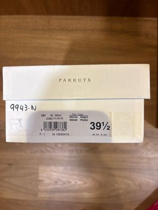 Botines de tacón negros con cordones