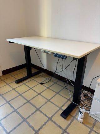 Escritorio Elevable defecto Blanco y Negro
