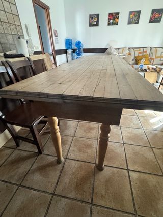 Mesa de madera rústica