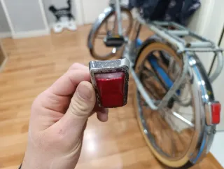 Sillín y catadióptrico Orbea Vivanti