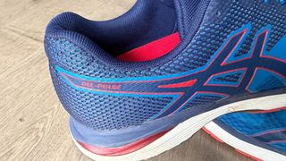 Zapatillas Asics Azul y Rojo