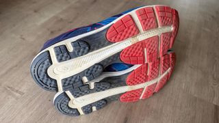 Zapatillas Asics Azul y Rojo