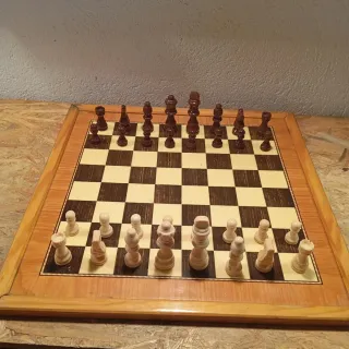 Gioco di scacchi in legno