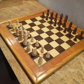 Gioco di scacchi in legno
