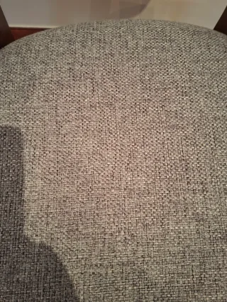 4 Sillas de madera oscura y tapizado gris