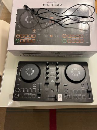 Mesa de mezclas AlphaTheta DDJ-FLX2