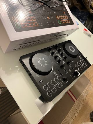 Mesa de mezclas AlphaTheta DDJ-FLX2