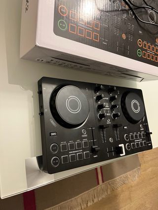 Mesa de mezclas AlphaTheta DDJ-FLX2
