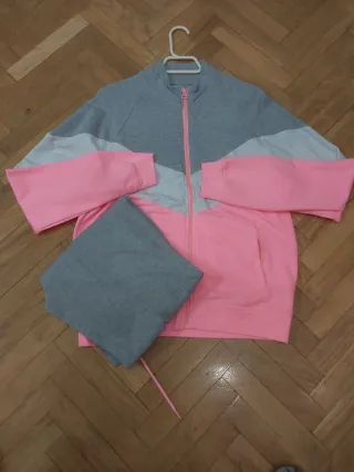 Conjunto deportivo mujer gris y rosa sin usar.