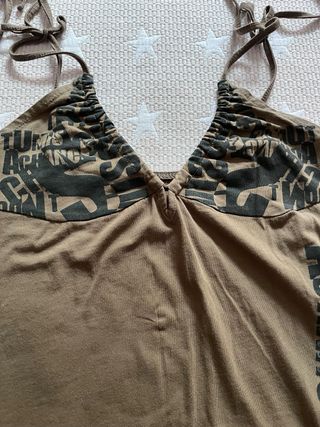 Camiseta tirantes estampada mujer