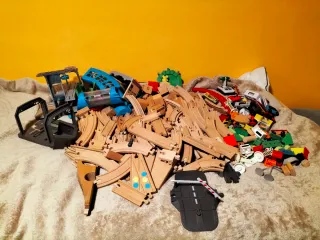 Tren de madera Ikea y accesorios