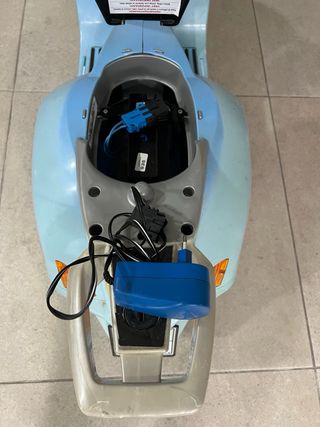 Vespa infantil azul con batería nueva