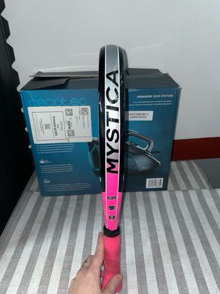 Pala de pádel Mystica rosa y negra