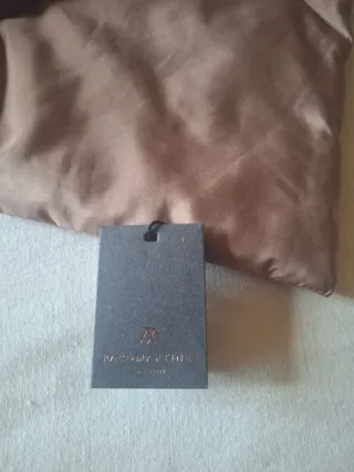 Bufanda acolchada marrón nueva con etiquetas