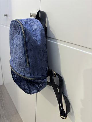 Mochila azul de terciopelo