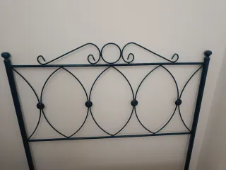 Cabecero de forja negro y dorado