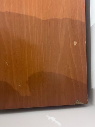 Cómoda de madera y mesitas de noche