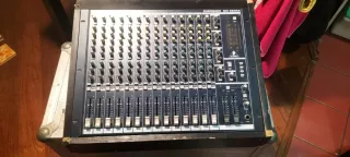 Mesa de Mezclas Behringer Eurorack MX 2804A