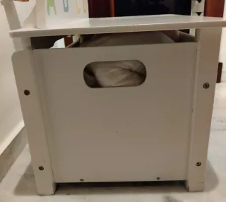 Baúl infantil blanco con letras