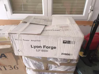 Altavoces KODA MT36 + Amplificador + Mesa