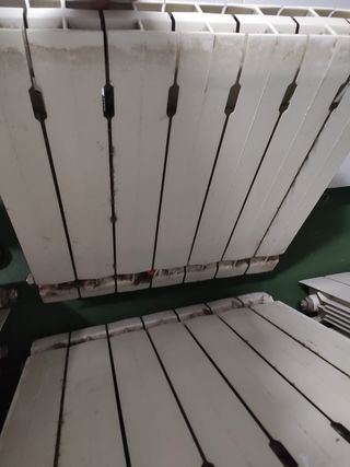 Radiador de gas blanco metal