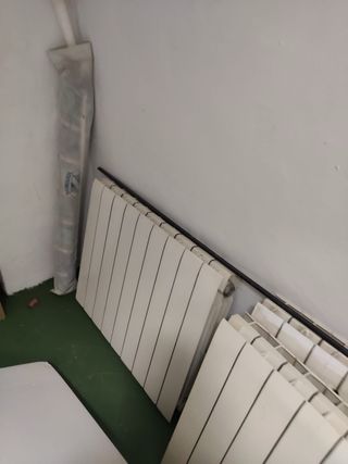 Radiador de gas blanco metal