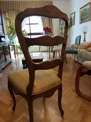 Mesa y sillas Sillas de comedor de madera antiguas