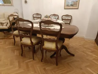 Mesa y sillas Sillas de comedor de madera antiguas