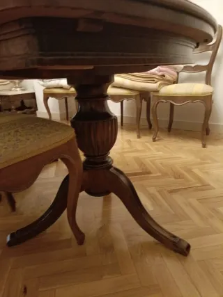 Mesa y sillas Sillas de comedor de madera antiguas